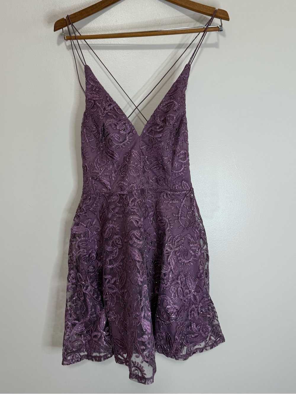 Lulus NWT Lavender Embroidered V-Neck Spaghetti Strap mini  Dress size medium